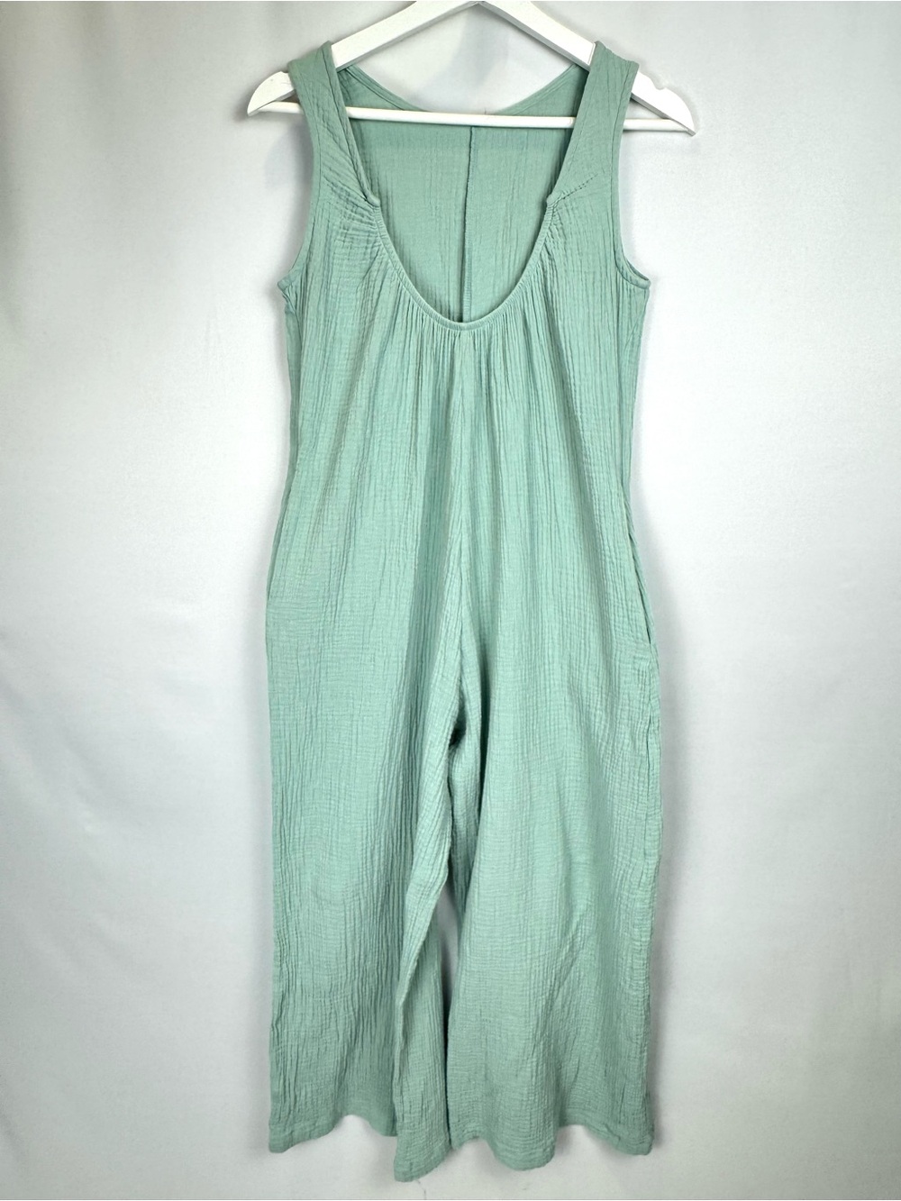 Ces Femme Cotton Gauze Wide Leg Sleeveless Jumpsuit Light Green Pockets Medium